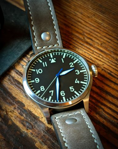 Klare Linie und Passendes Lederarmband